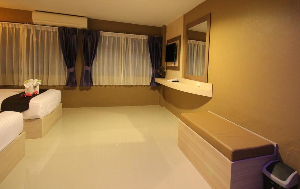 Baywatch Boutique Hotel Ao Nang 끄라비 외부 사진