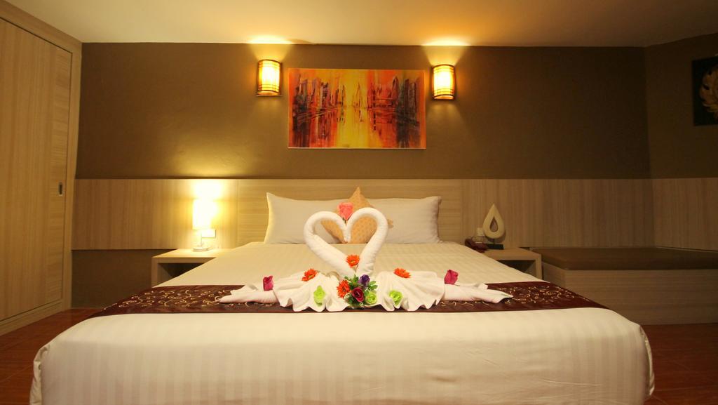 Baywatch Boutique Hotel Ao Nang 끄라비 외부 사진