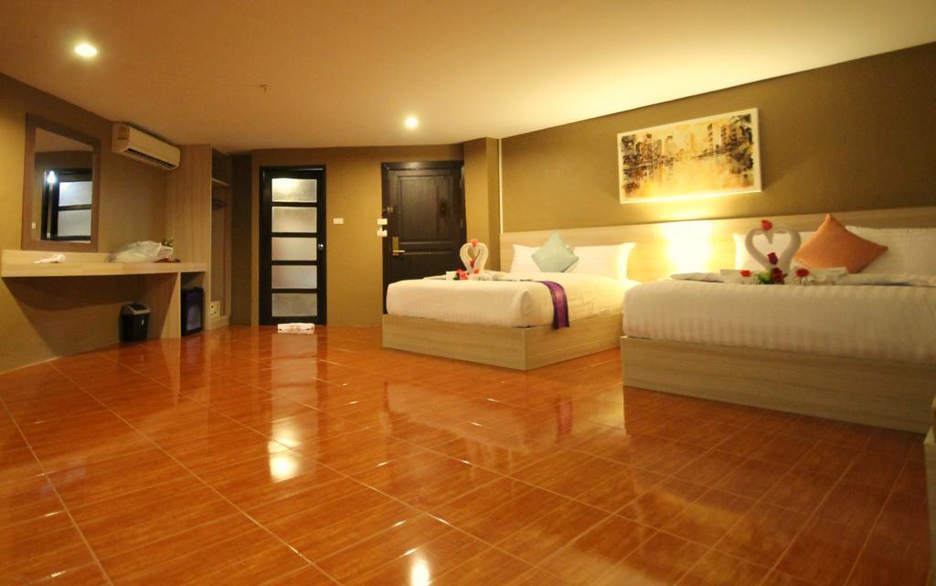 Baywatch Boutique Hotel Ao Nang 끄라비 외부 사진